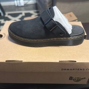Size 8 women’s Dr.Martens clogs